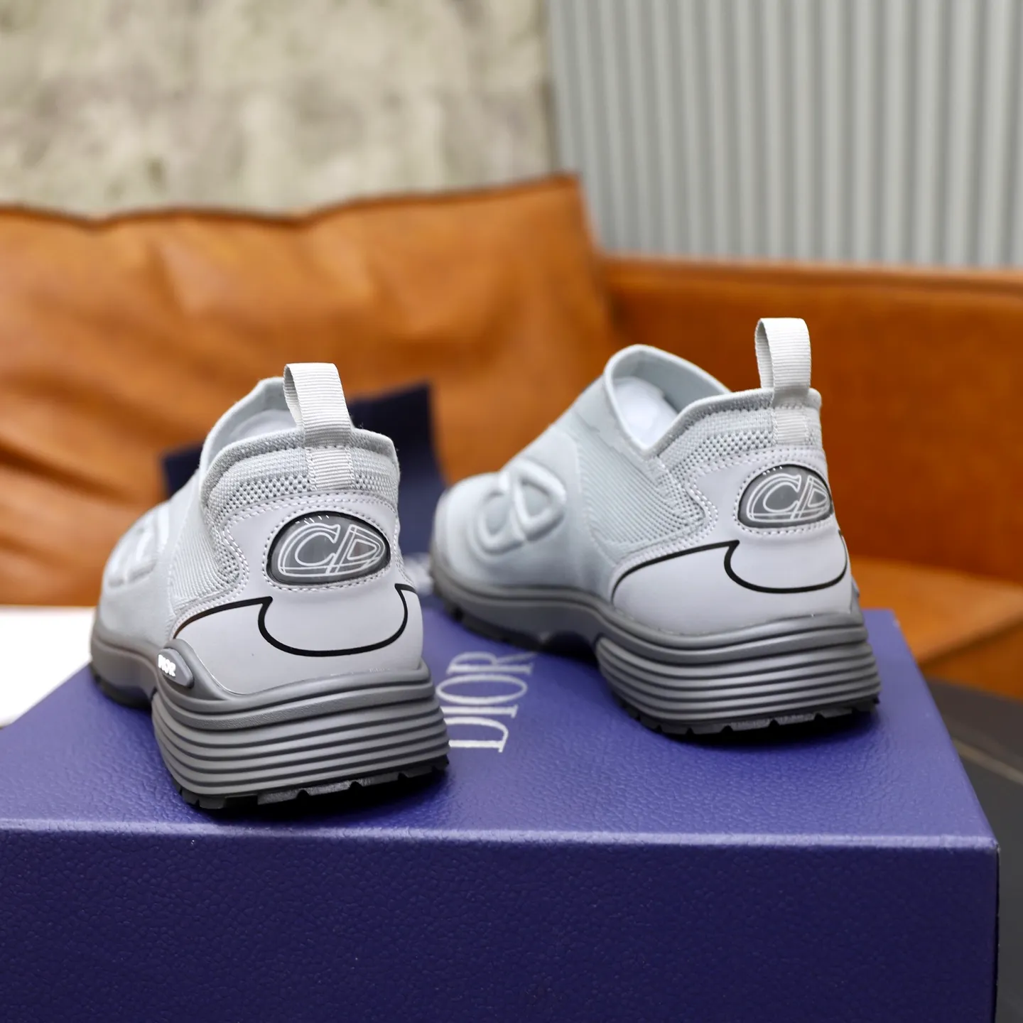 Ex-factory price: 520💰Dior B30’s latest hot model is shipped, the original version is manufactured 1:1 ▪️ Fabric: Original customized fly weave ▪️ Lining: Imported breathable mesh ▪️ Sole: Original molded non-slip outsole ▪️ Size: 38-46 (45 and 46 are custom-made and cannot be returned or exchanged)